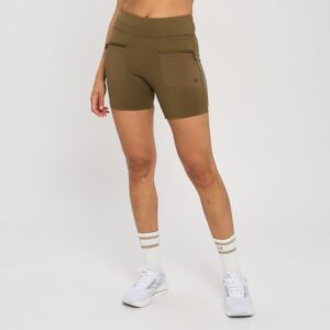 W Raula, shorts