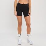 W Raula, shorts