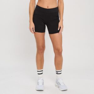 W Raula, shorts